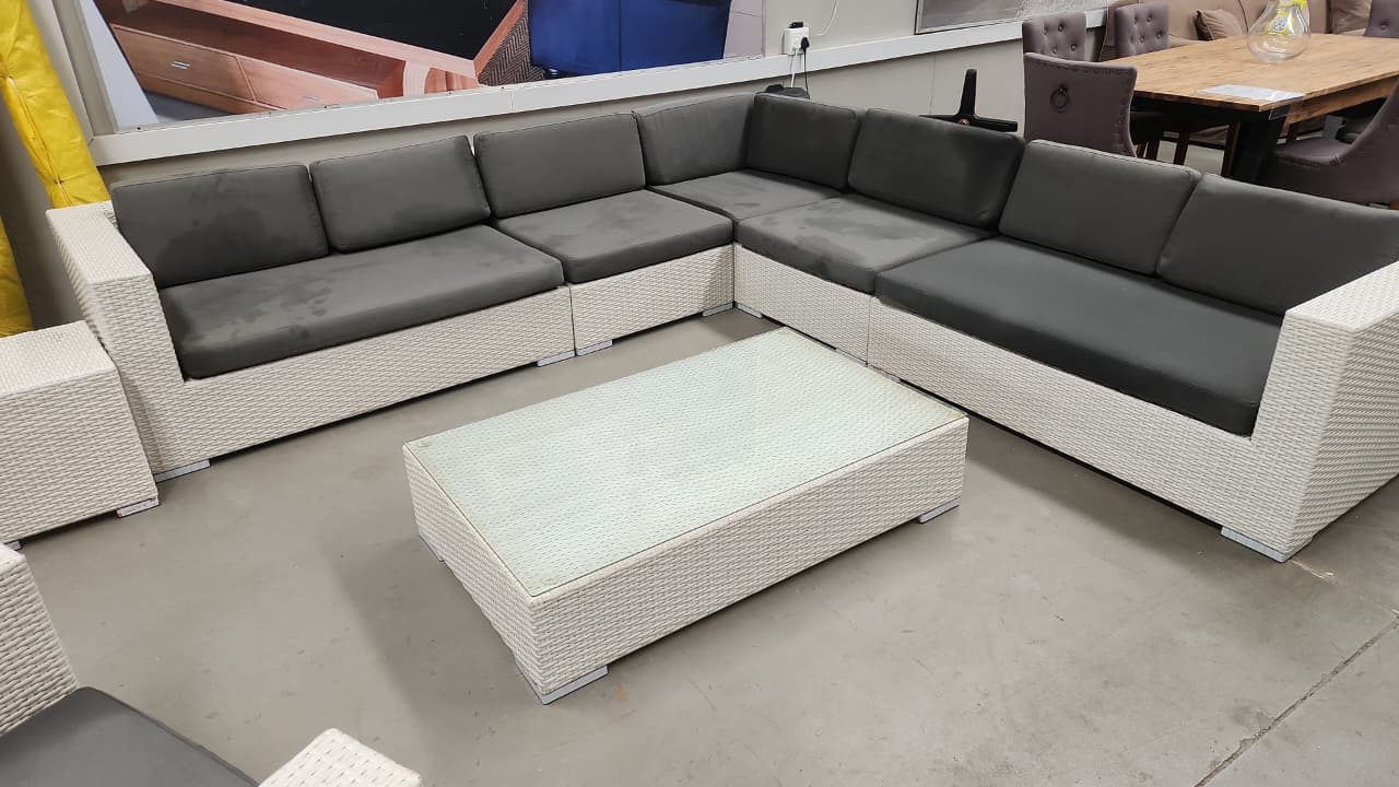 Patio Warehouse large wicker corner set with 1 seater combo - Image 2