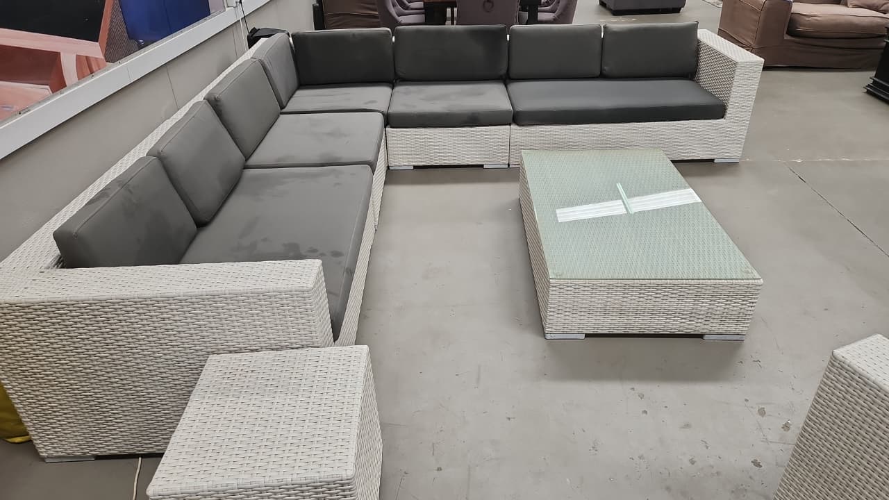 Patio Warehouse large wicker corner set with 1 seater combo - Image 4