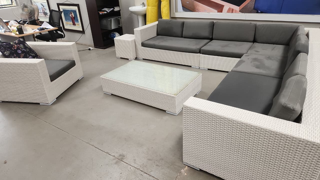 Patio Warehouse large wicker corner set with 1 seater combo - Image 5