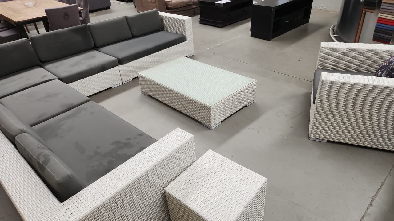 Patio Warehouse large wicker corner set with 1 seater combo - Image 6