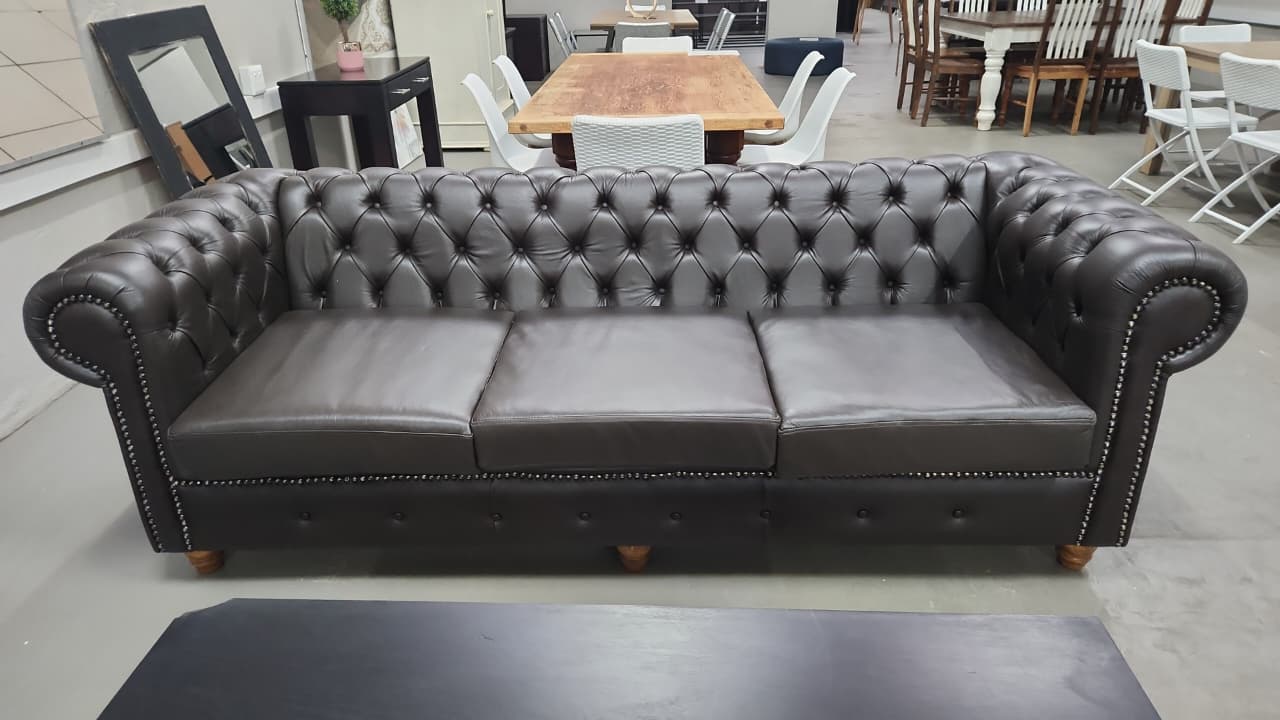 Full Genuine Leather chesterfield 3 seater - Image 3