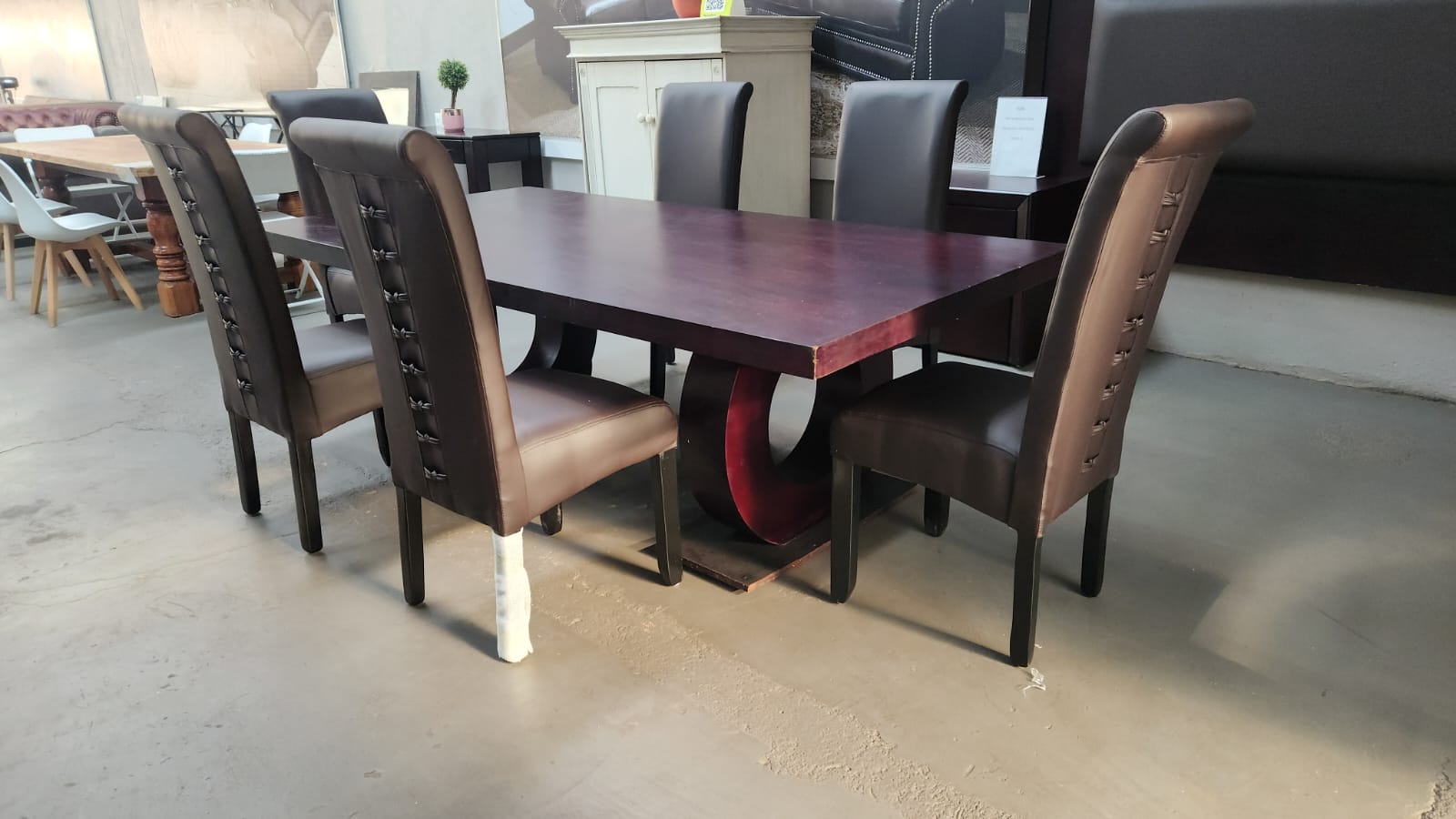 Knight dining table with 6 brand new chairs