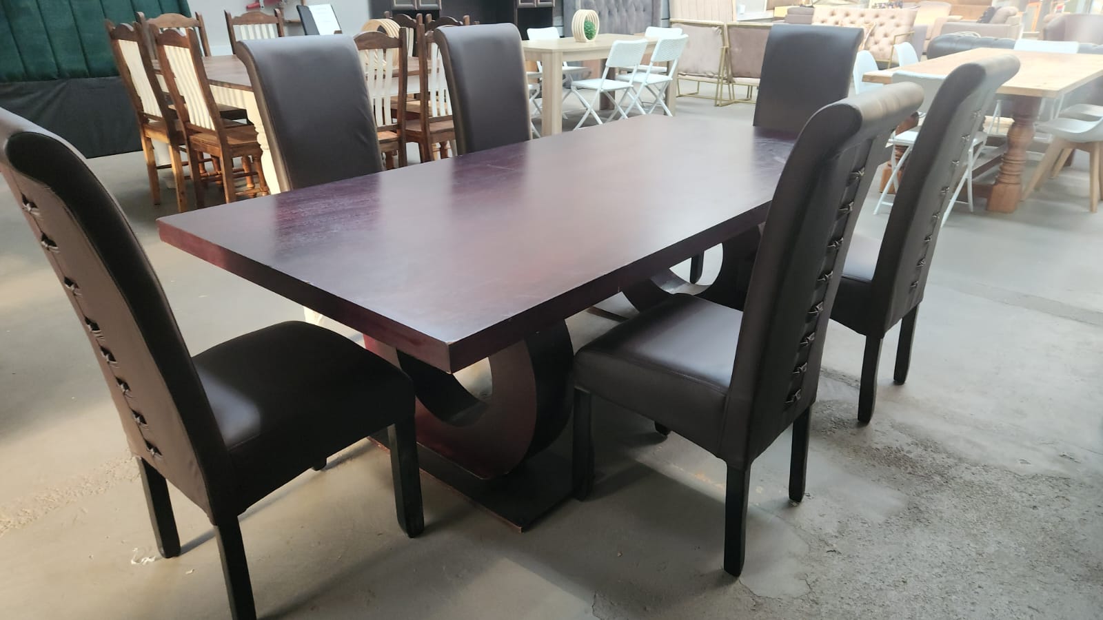 Knight dining table with 6 brand new chairs - Image 3