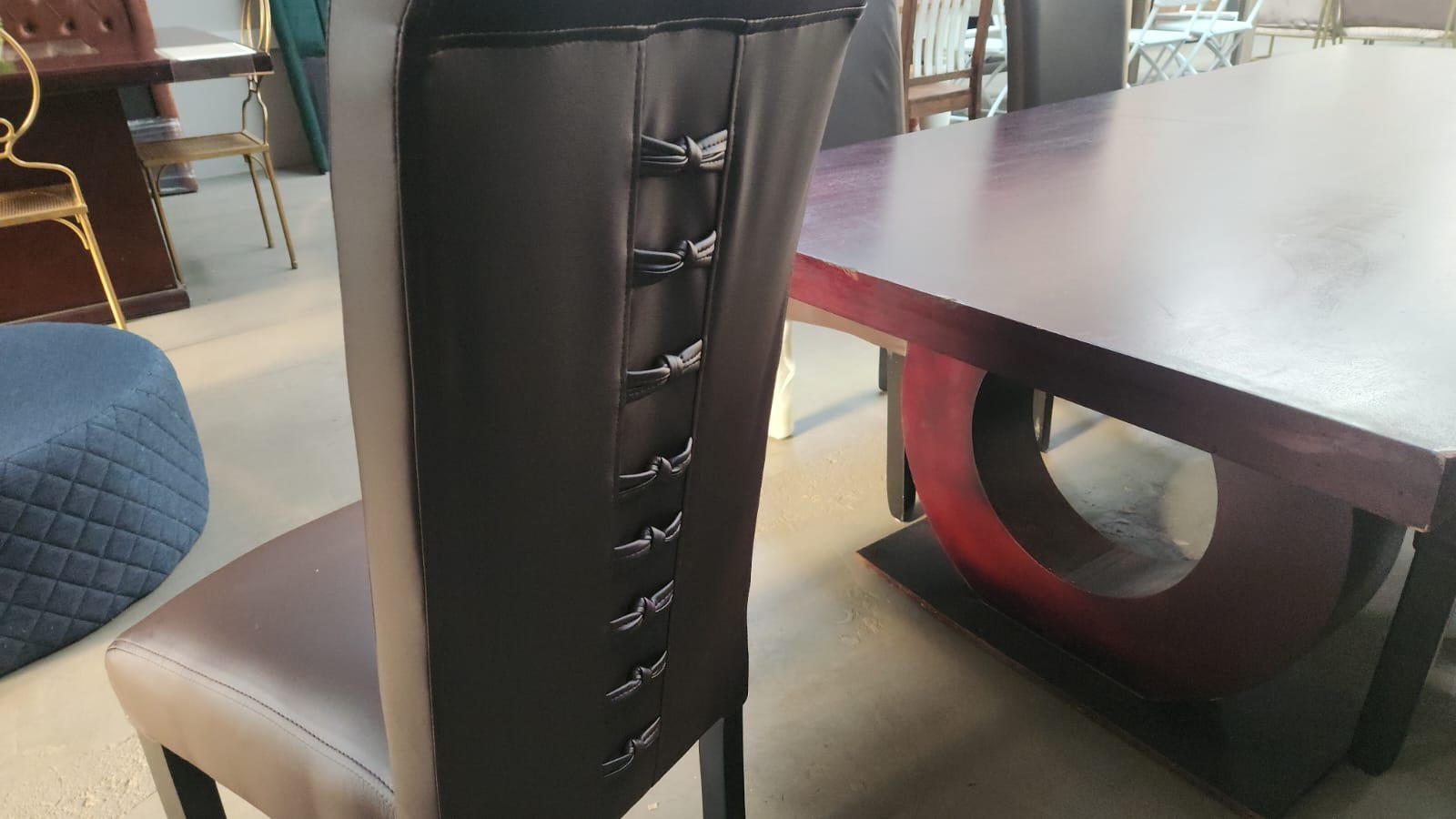 Knight dining table with 6 brand new chairs - Image 5