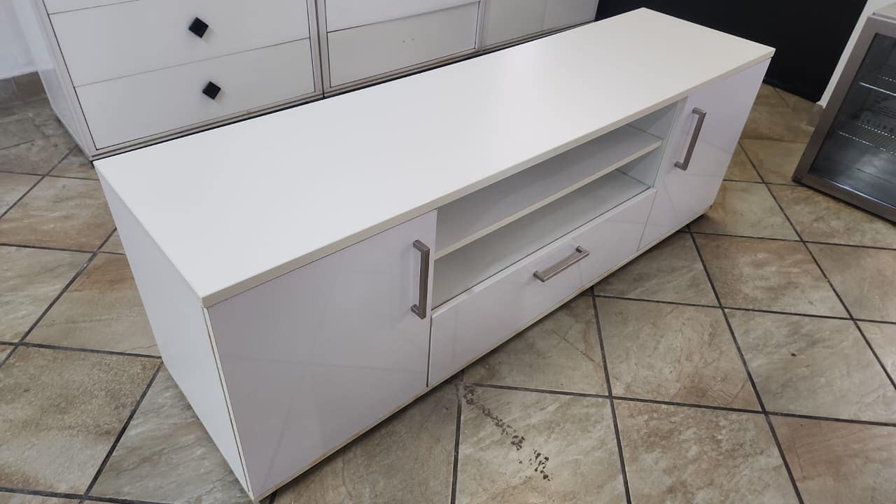 Rochester Modern white plasma stand - Image 3