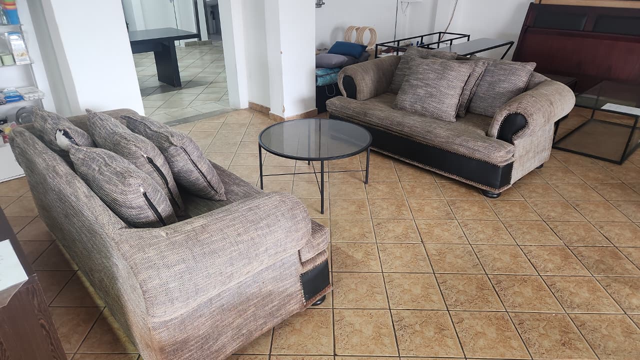 2 piece grey and black fabric lounge suite - Image 2