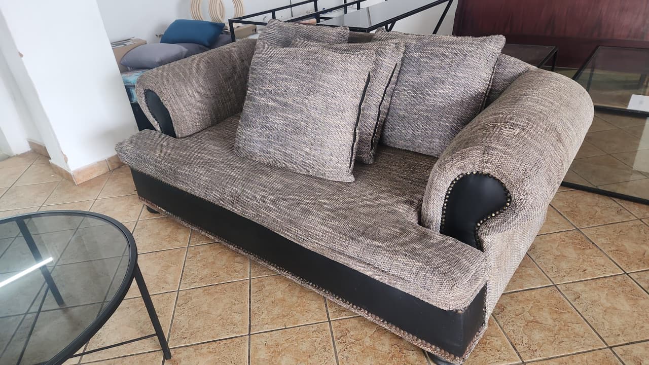 2 piece grey and black fabric lounge suite - Image 5